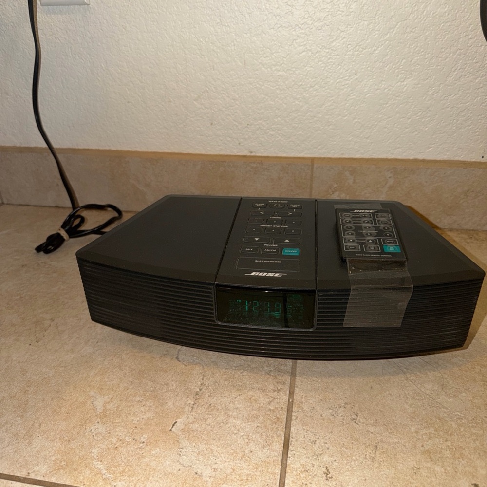 Bose Black Clock Radio with Dock and Remote